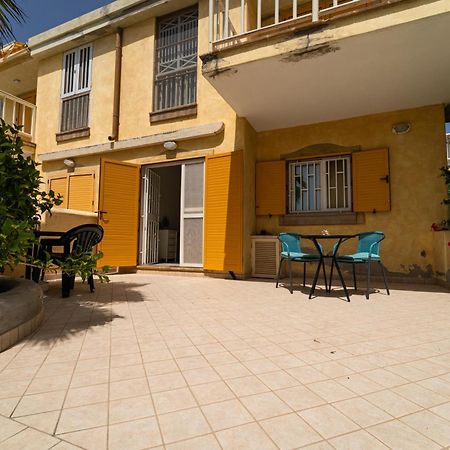 Lovely Beach Front Apartment In Santa Maria Exterior foto